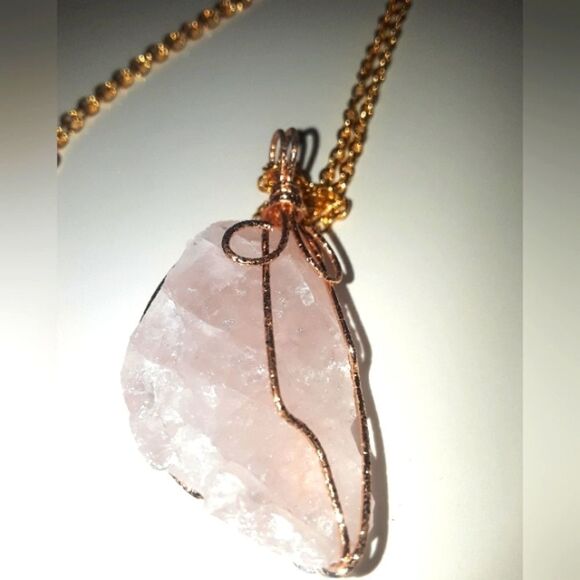 Hand crafted rose quartz crystal stone pendant - Picture 6 of 8